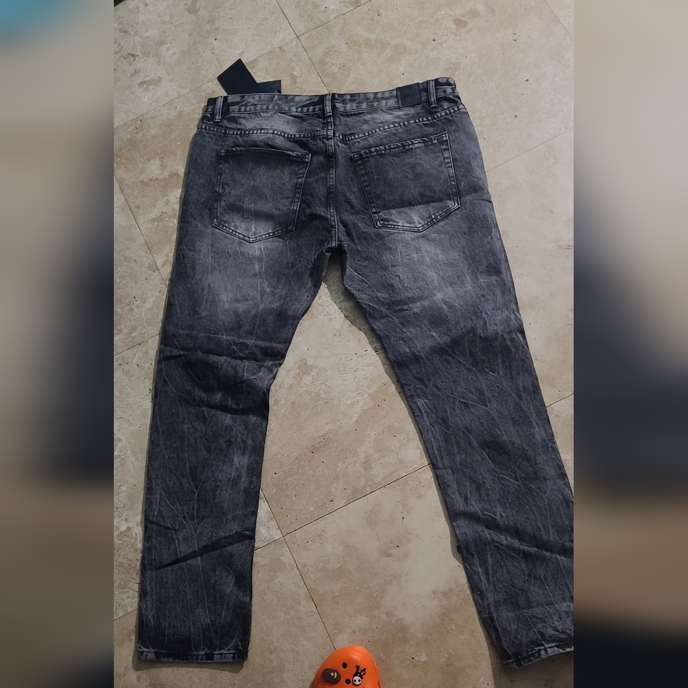 Distressed jeans - Picture 2 of 4